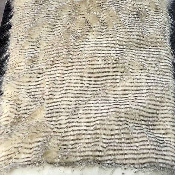 Faux Fur Throw - Picture 4 of 4